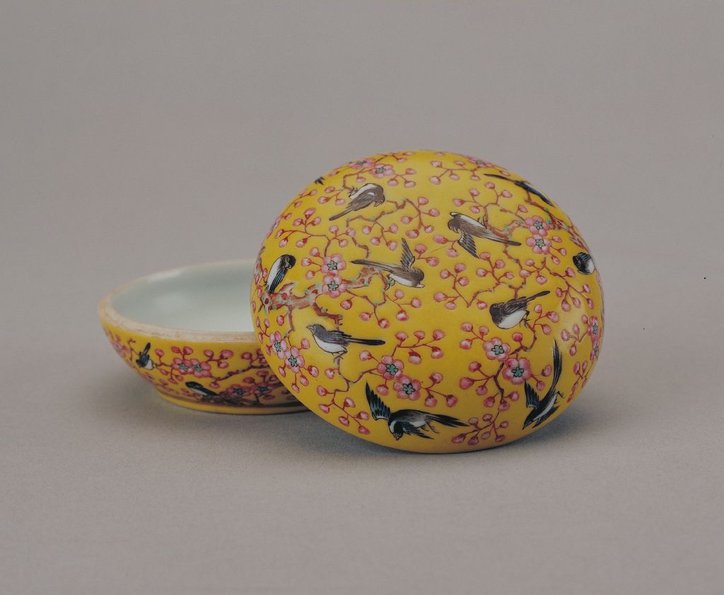 图片[2]-Yellow ground pink plum magpie pattern box-China Archive